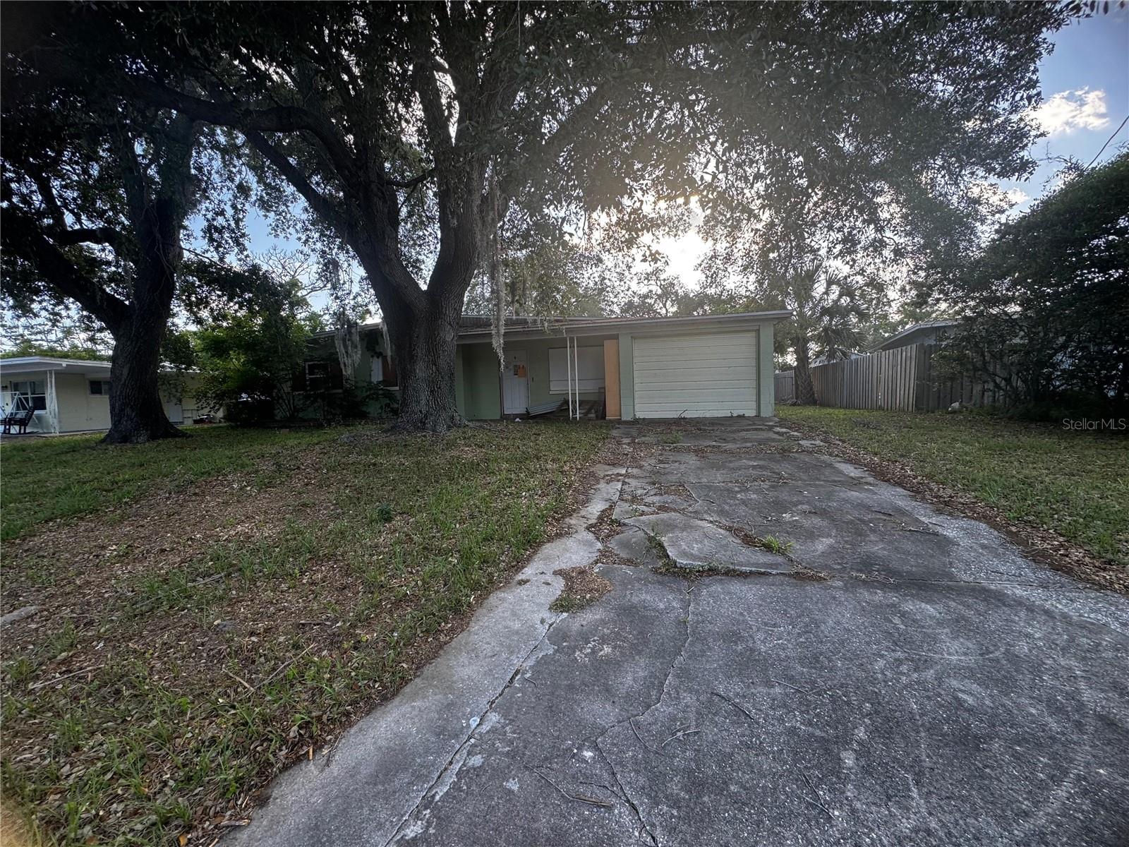120 N Hilltop Dr, FL