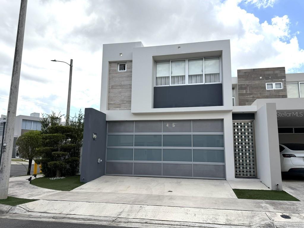 145 Trafalgar Square, PR