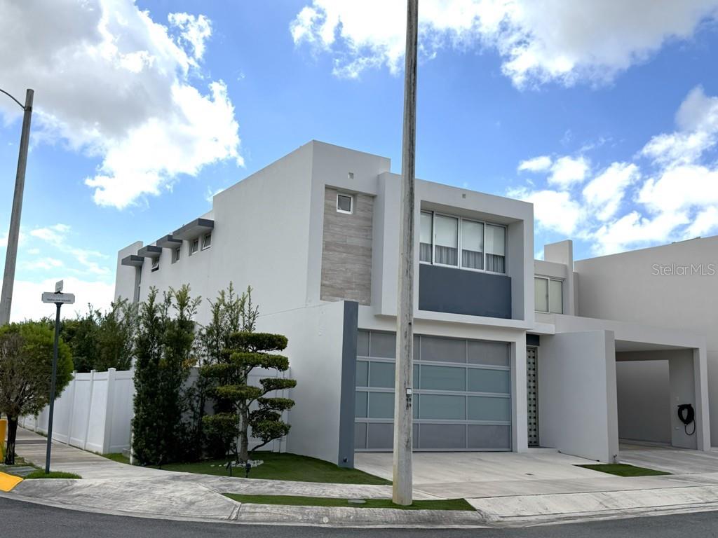145 Trafalgar Square, PR