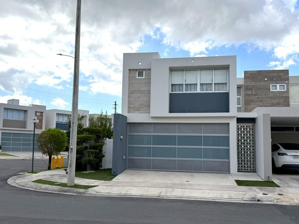 145 Trafalgar Square, PR