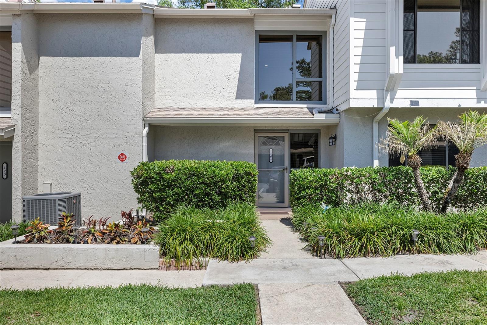 121 Crown Point Circle, FL
