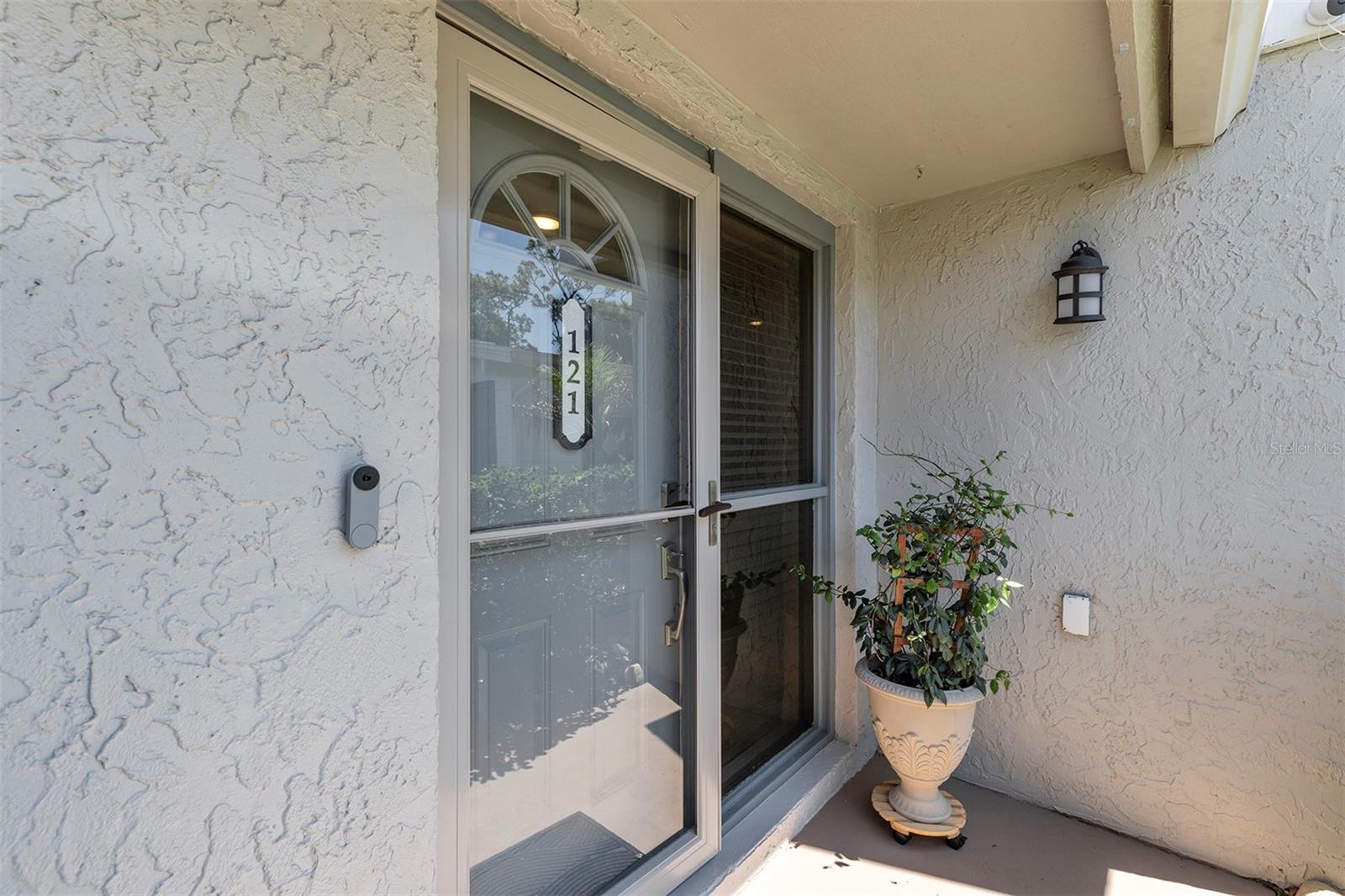 121 Crown Point Circle, FL