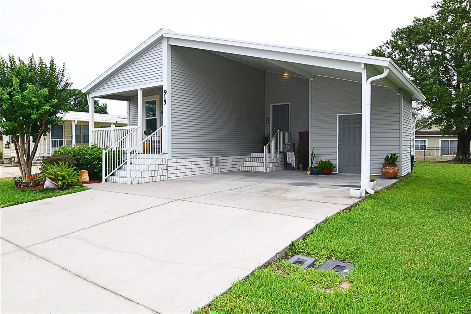 915 Lantania Place, FL