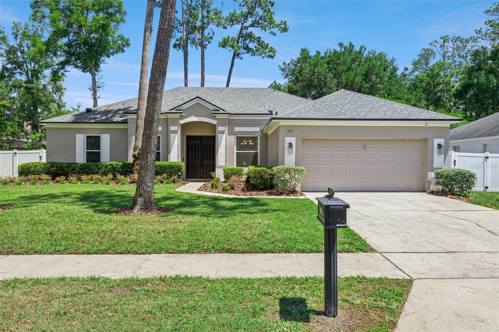 303 Pinestraw Circle, FL