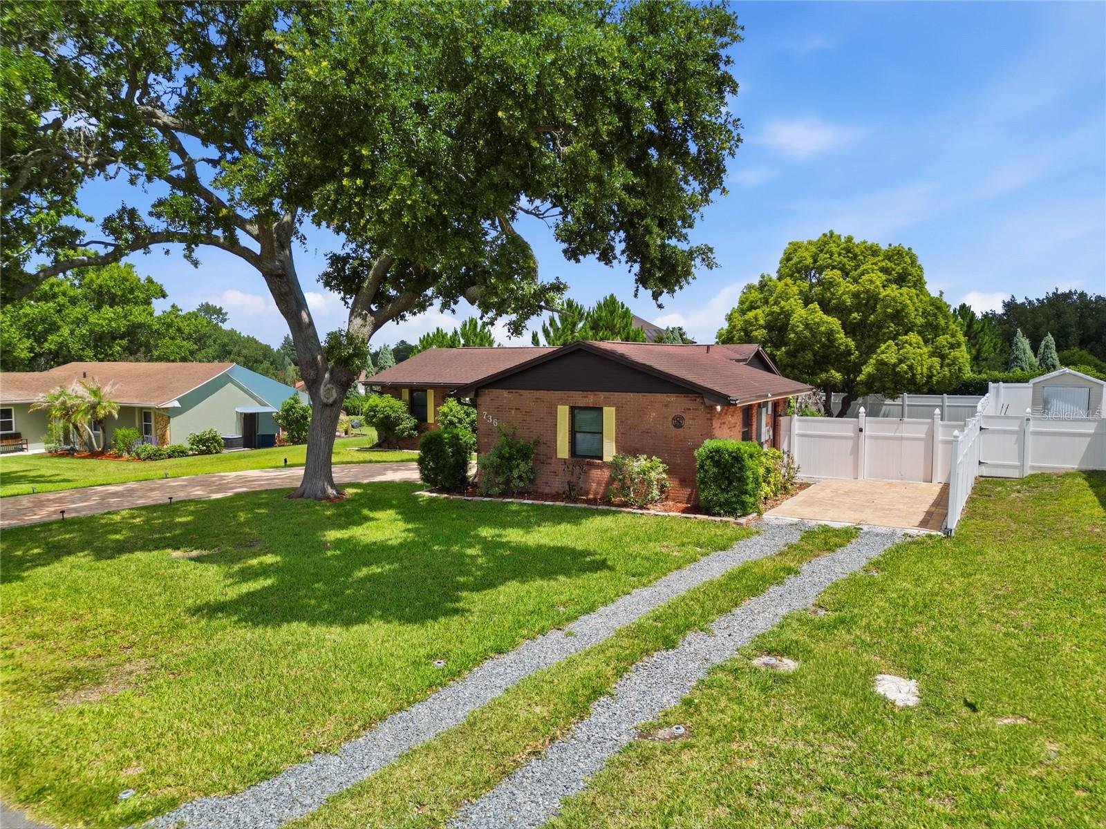 736 Scott Lake Village, FL
