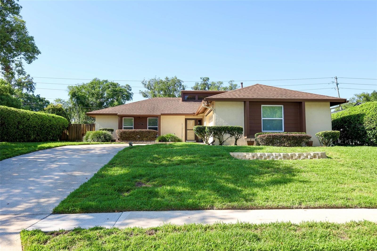 885 Woodgate Trail, FL