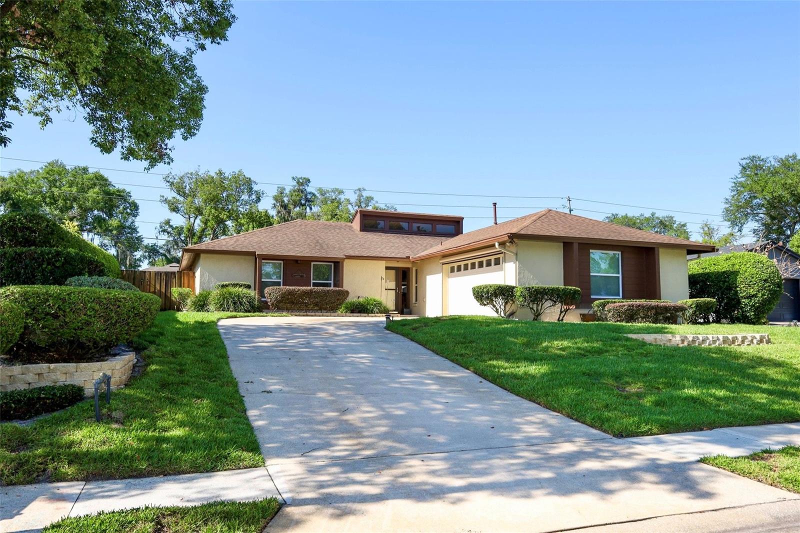 885 Woodgate Trail, FL