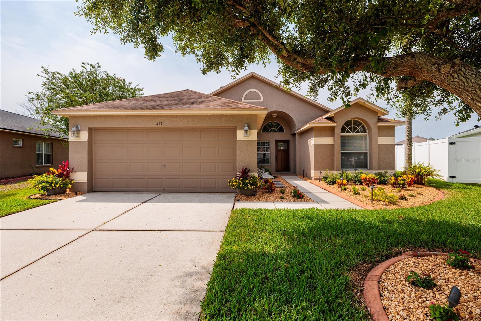 4711 Wessex Way, FL