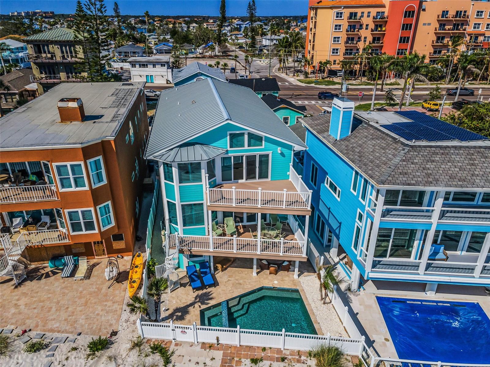 13303 Gulf Ln, FL