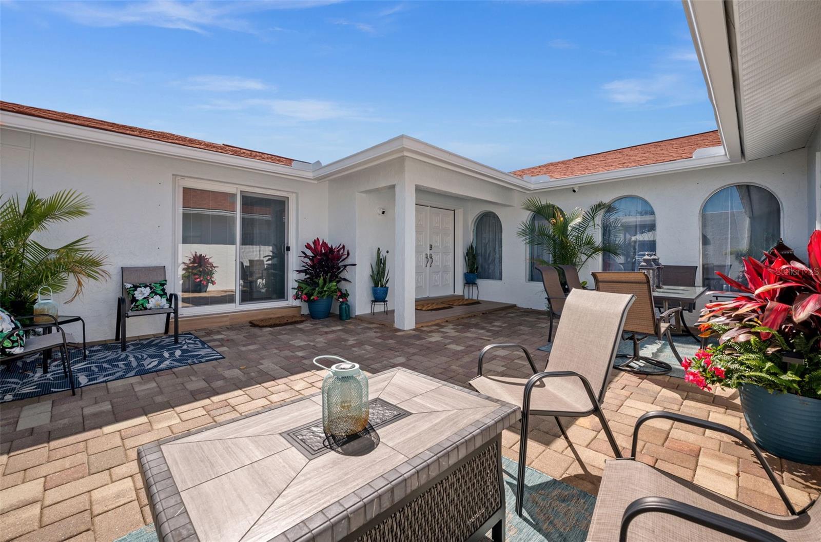 1432 Venetian Court, FL