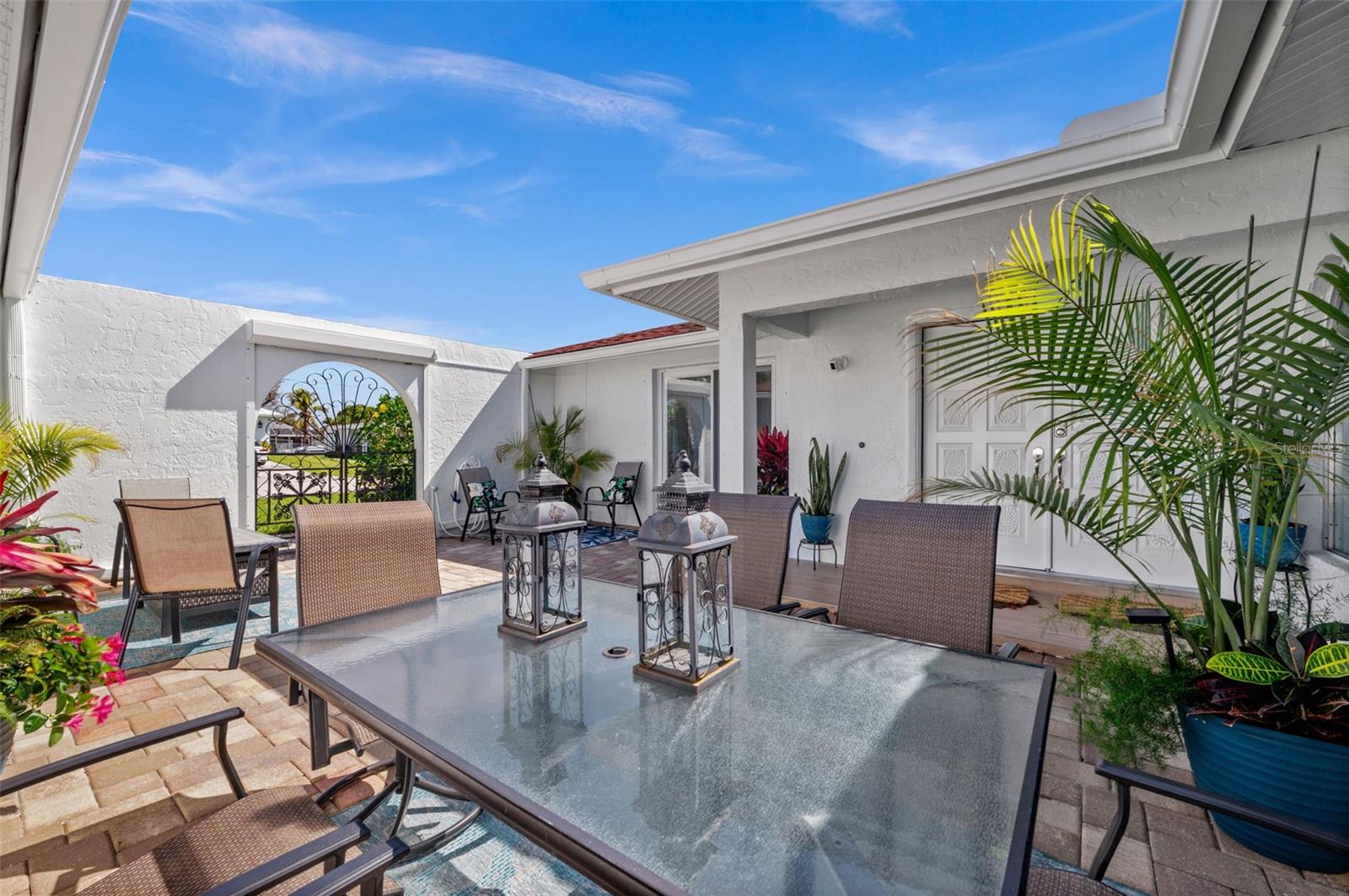 1432 Venetian Court, FL