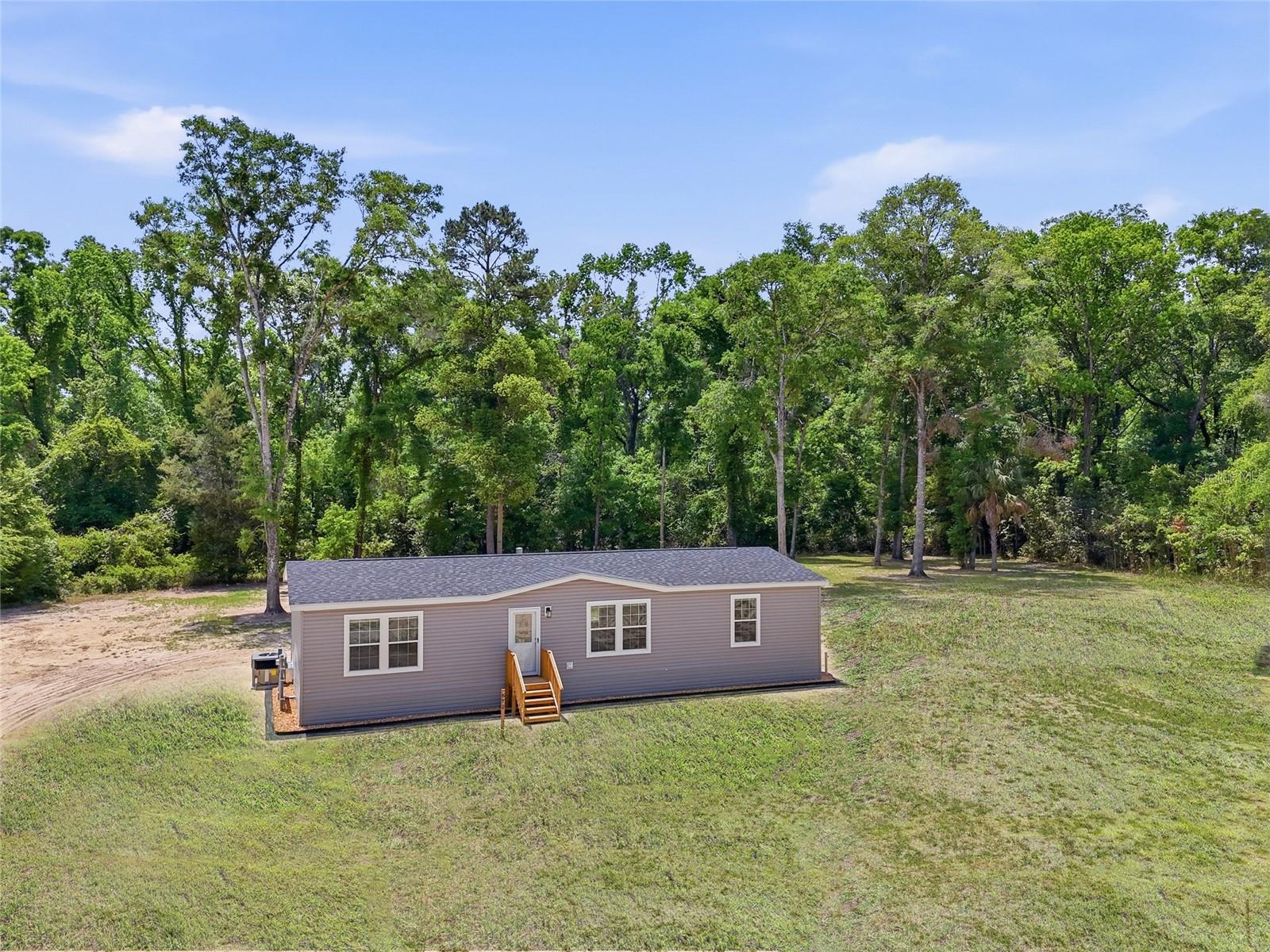 672 Sw Newark Dr, FL