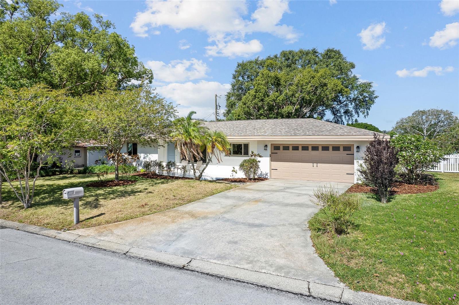 1100 Canterbury Road, FL