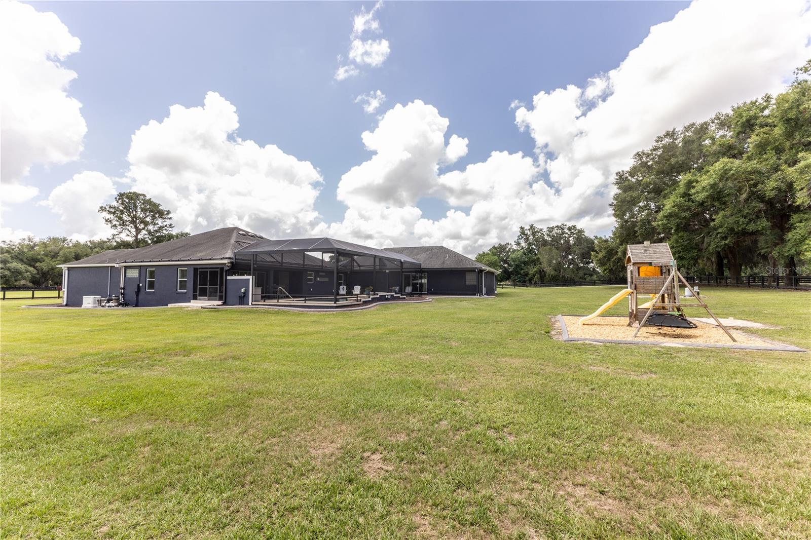 2057 C 462, FL