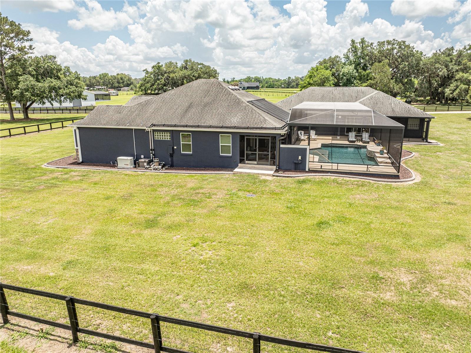 2057 C 462, FL