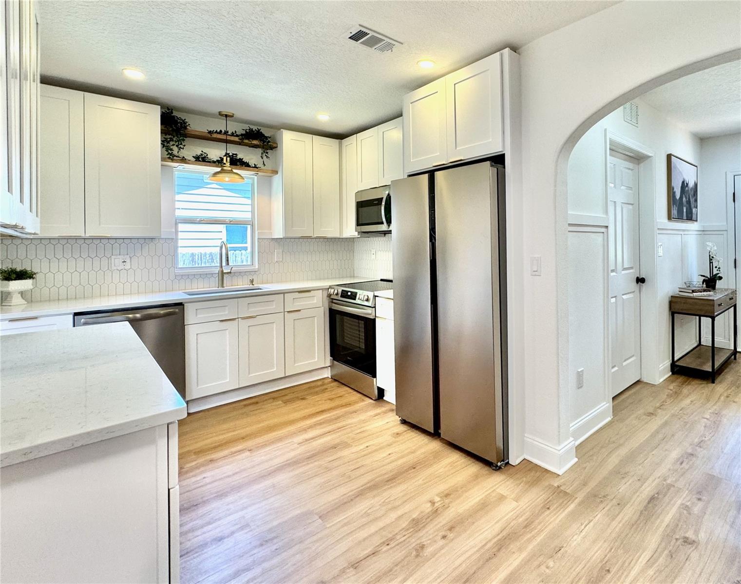 4202 Seminole Avenue, FL