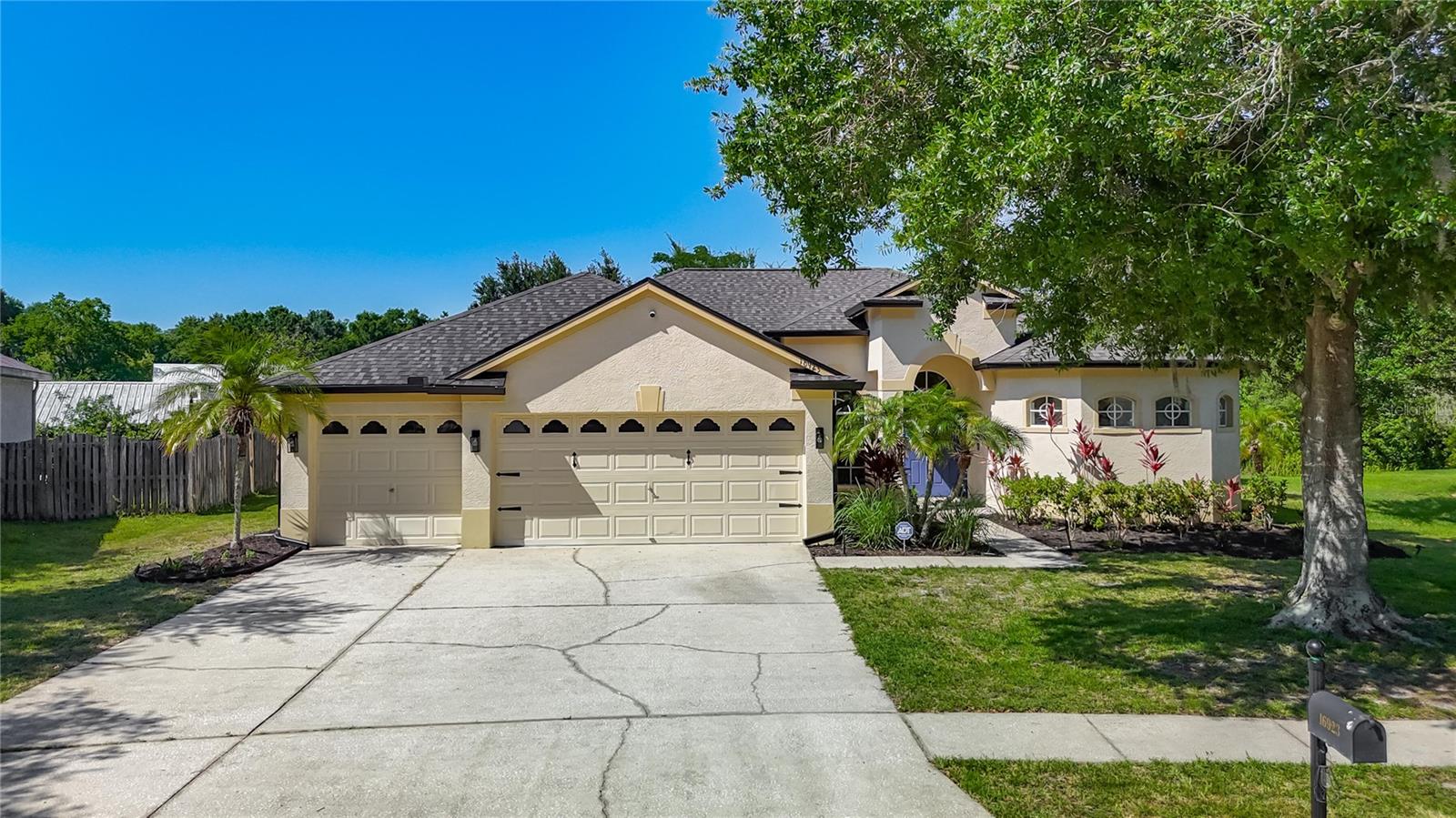 16923 Melissa Ann Dr, FL