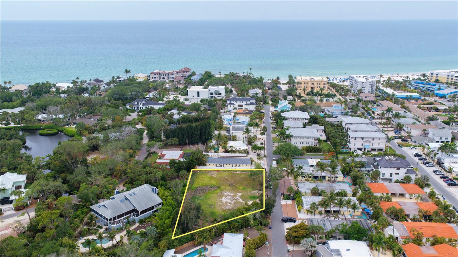 1122 Crescent St, FL