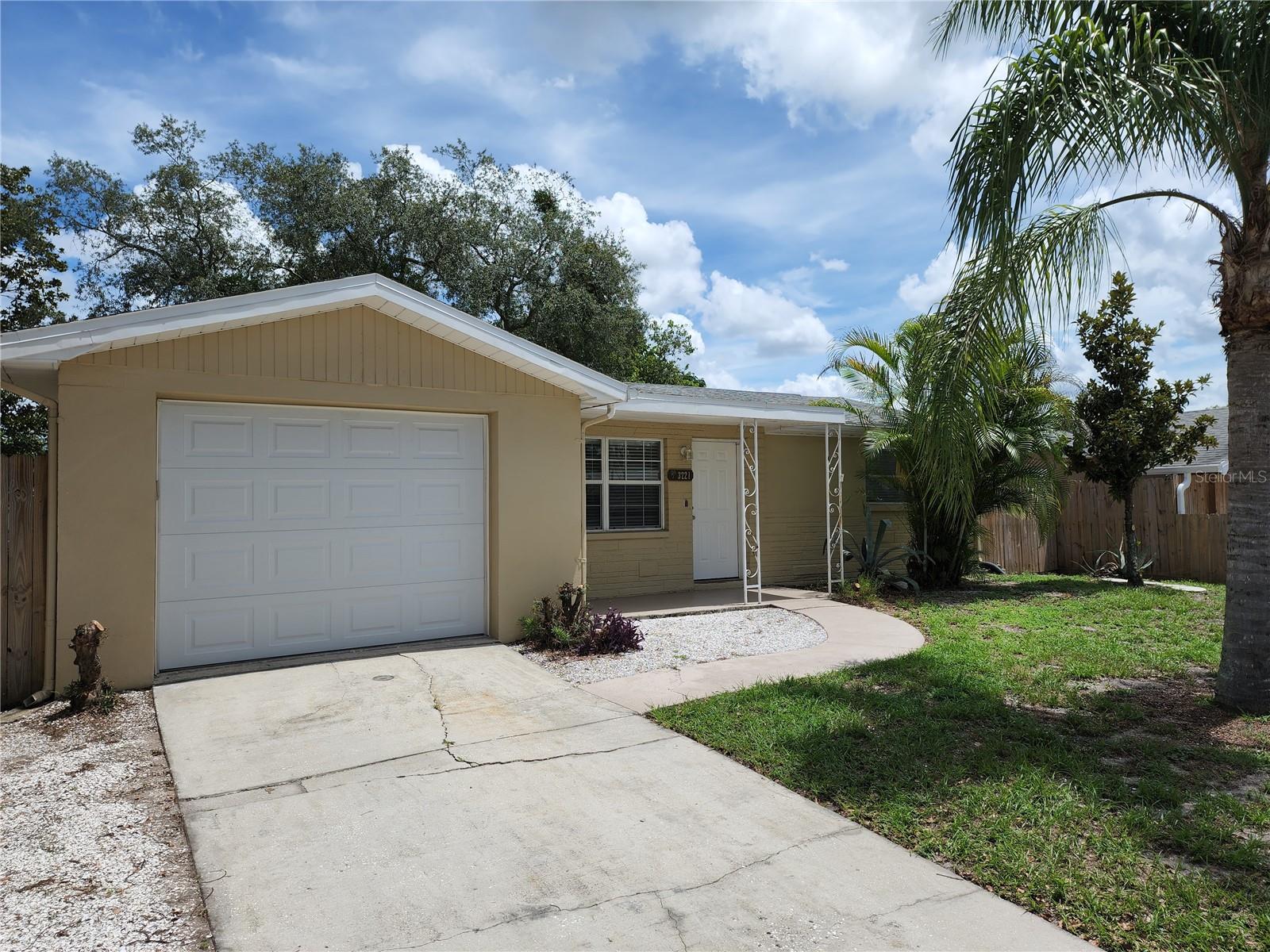 3221 Fairmount Dr, FL