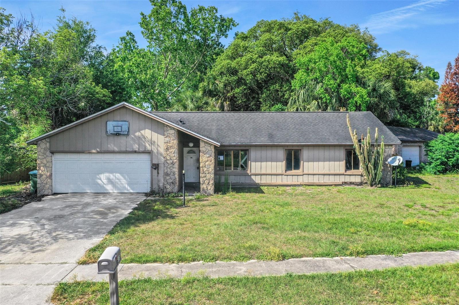 618 Locust Ct, FL