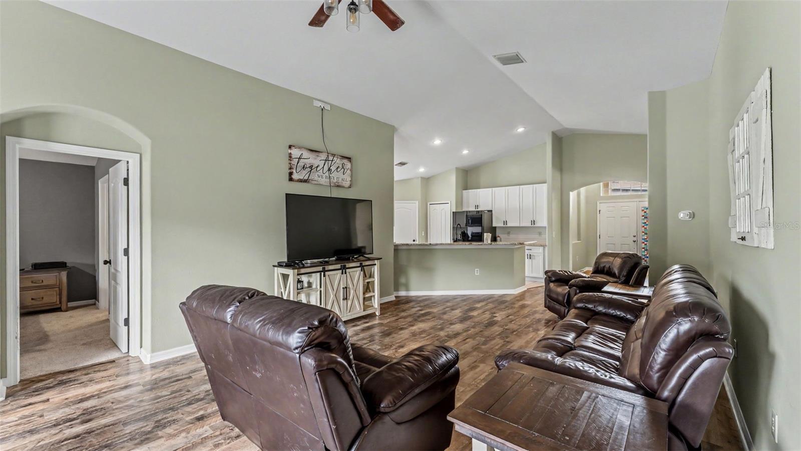 4727 Hickory Stream Lane, FL