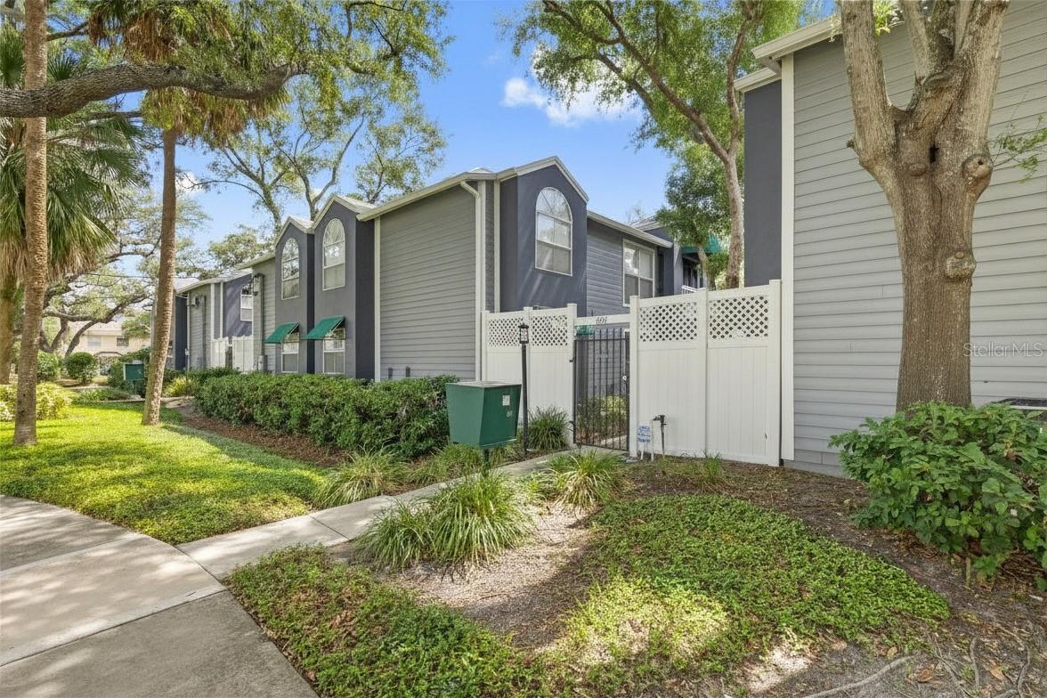 606 S Albany Ave #2, FL