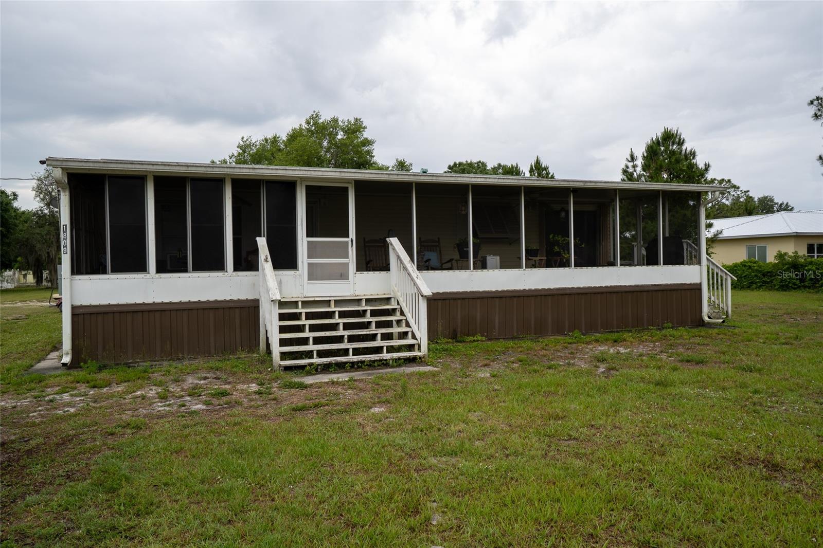 1809 E Holiday Dr, FL