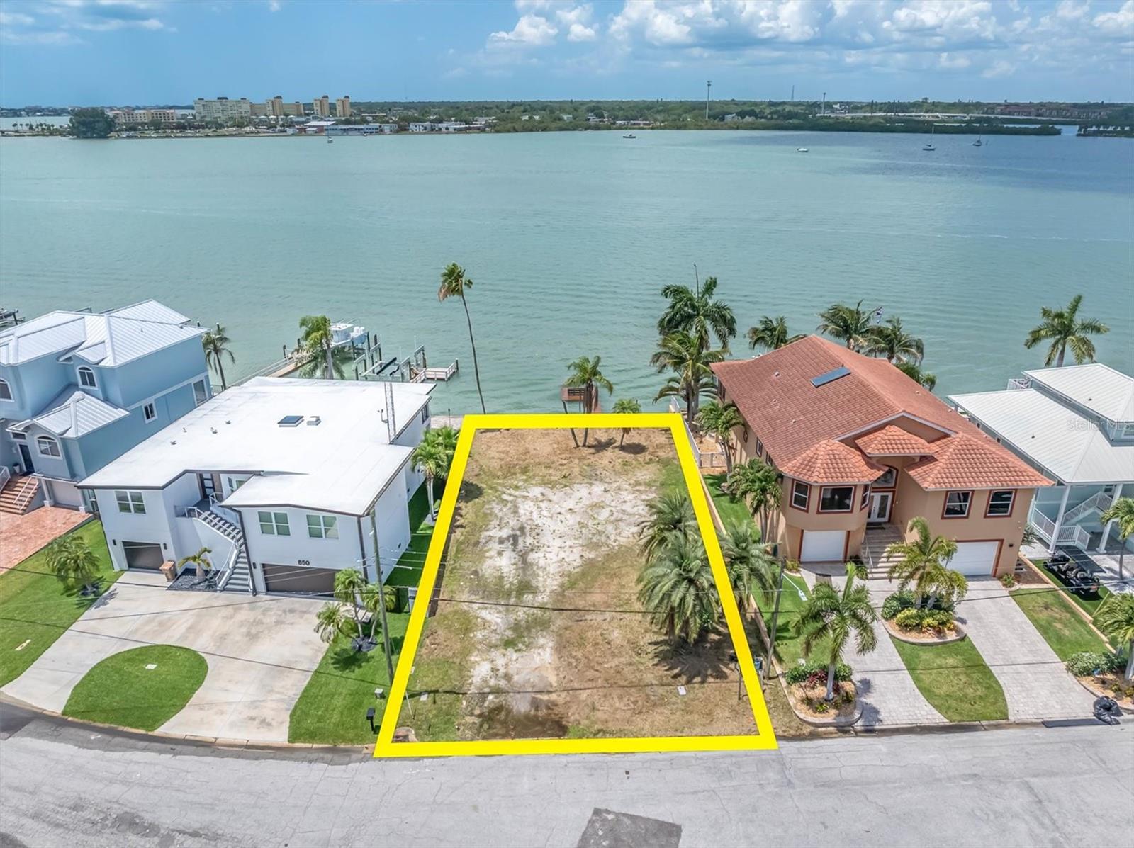 852 Bay Point Dr, FL