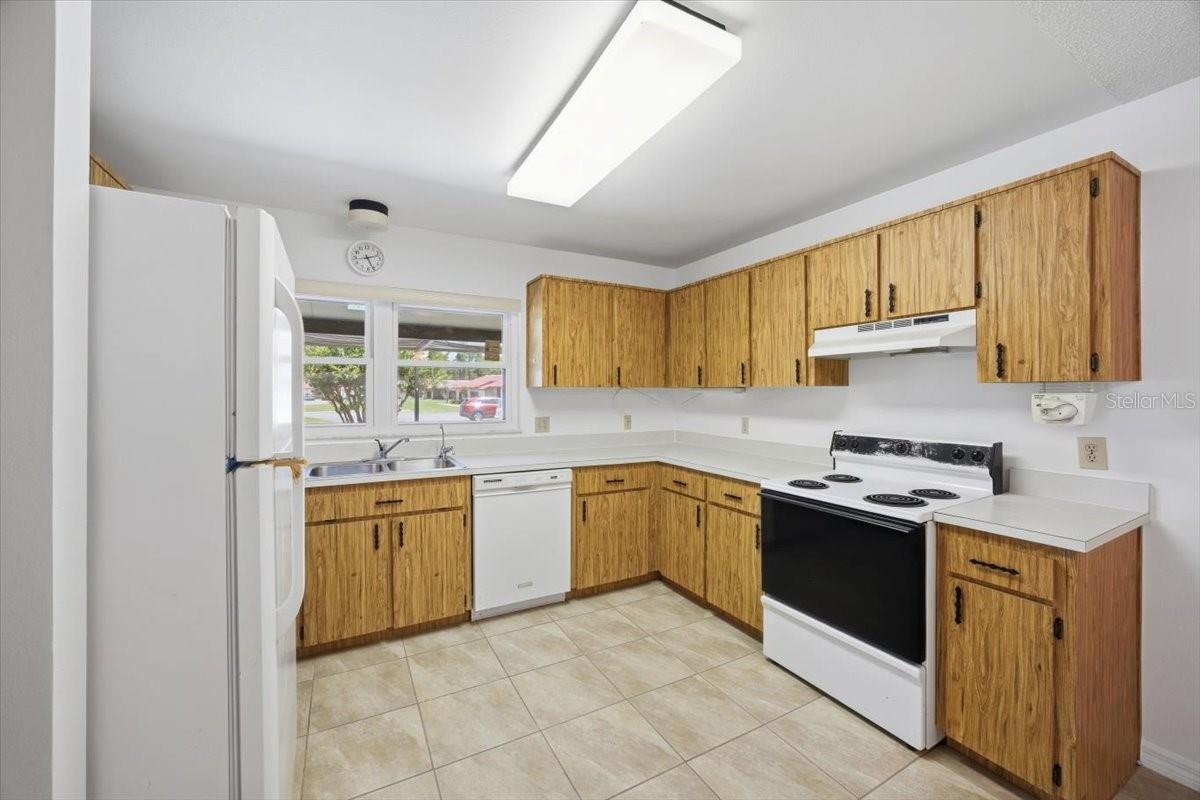 535 Hunter Circle, FL