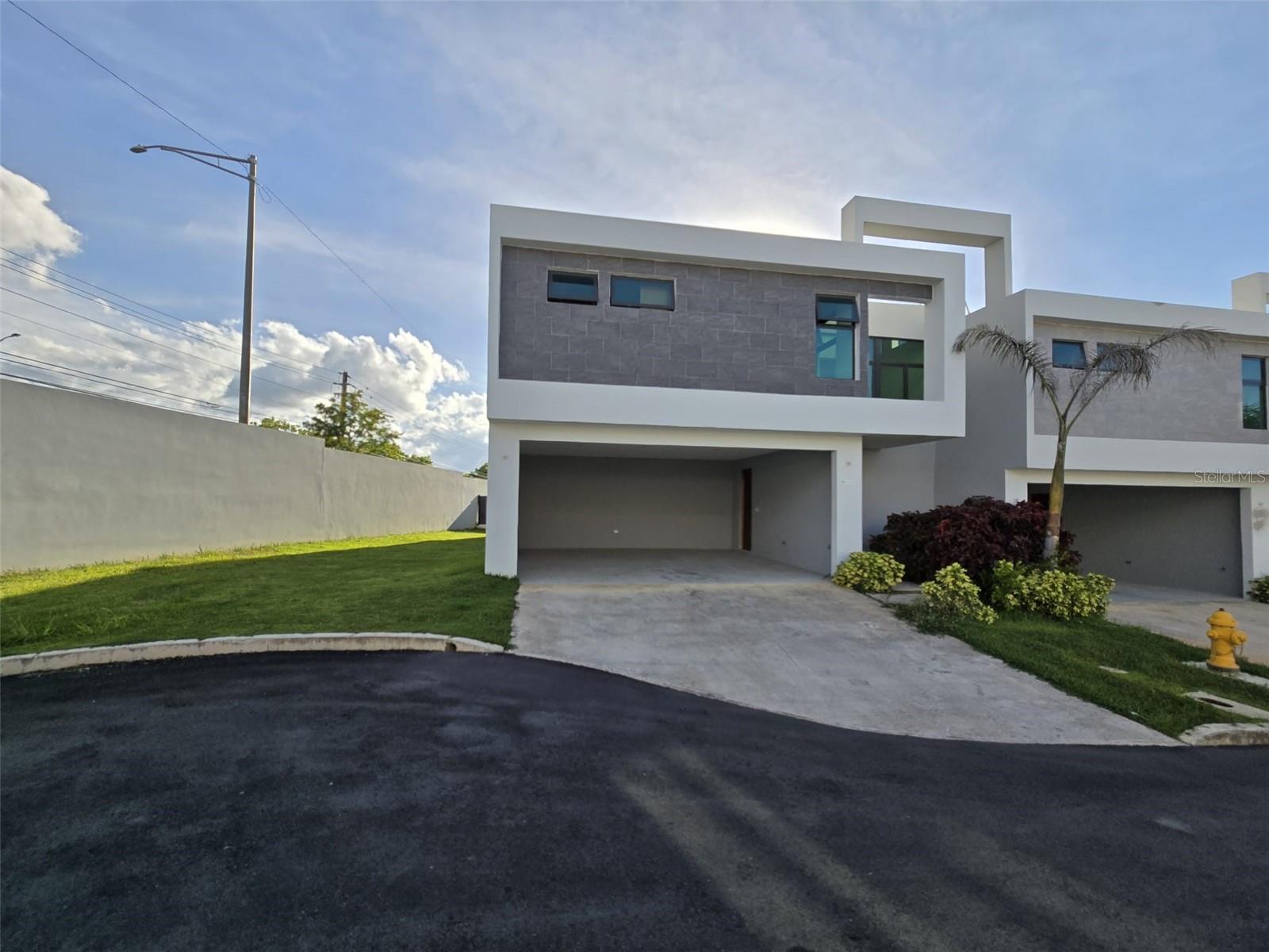 Pr 177 Ave Lomas Verdes The Villas At Rio / Bo Juan Sanchez, PR