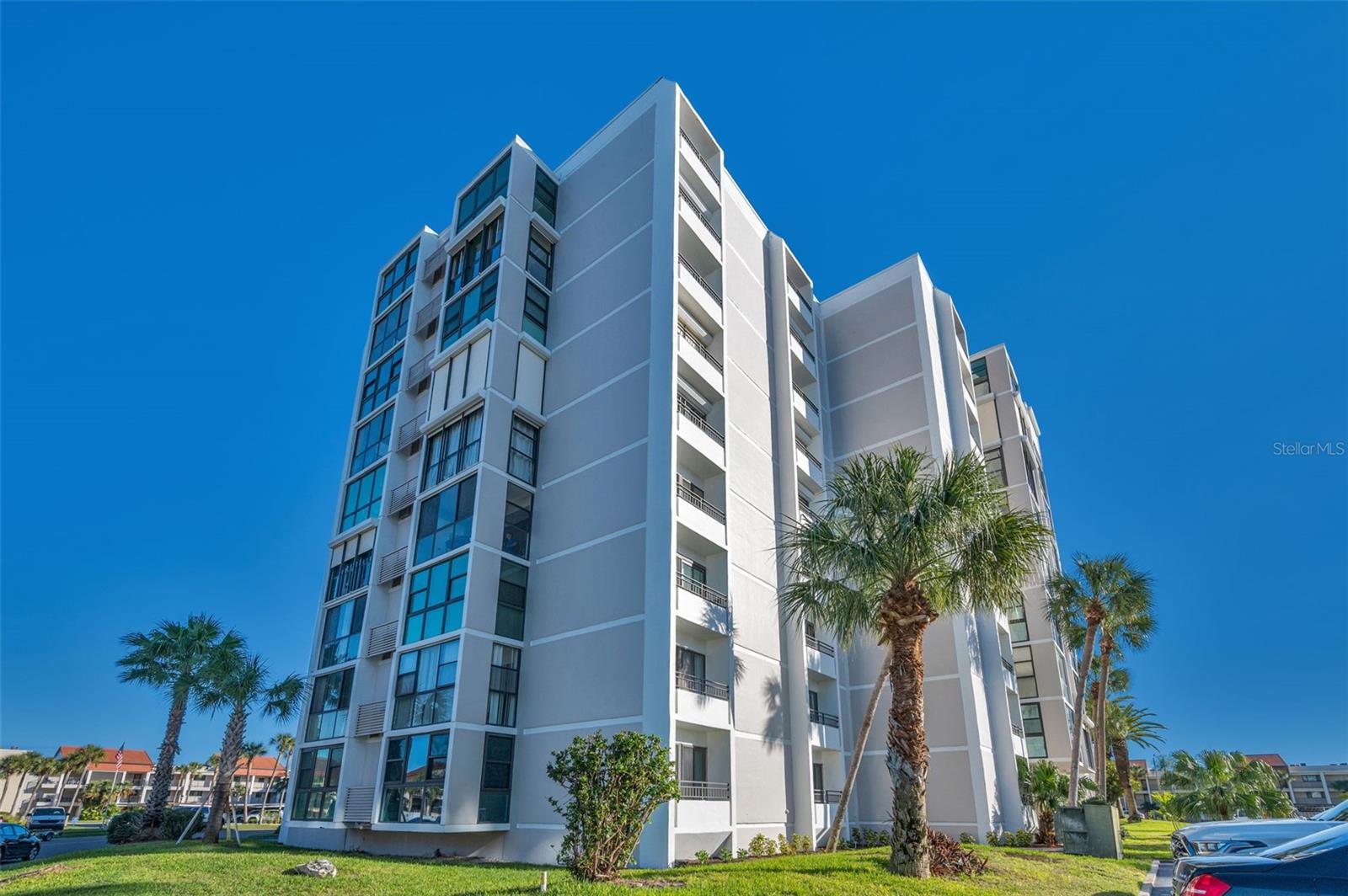 855 Bayway Blvd #708, FL