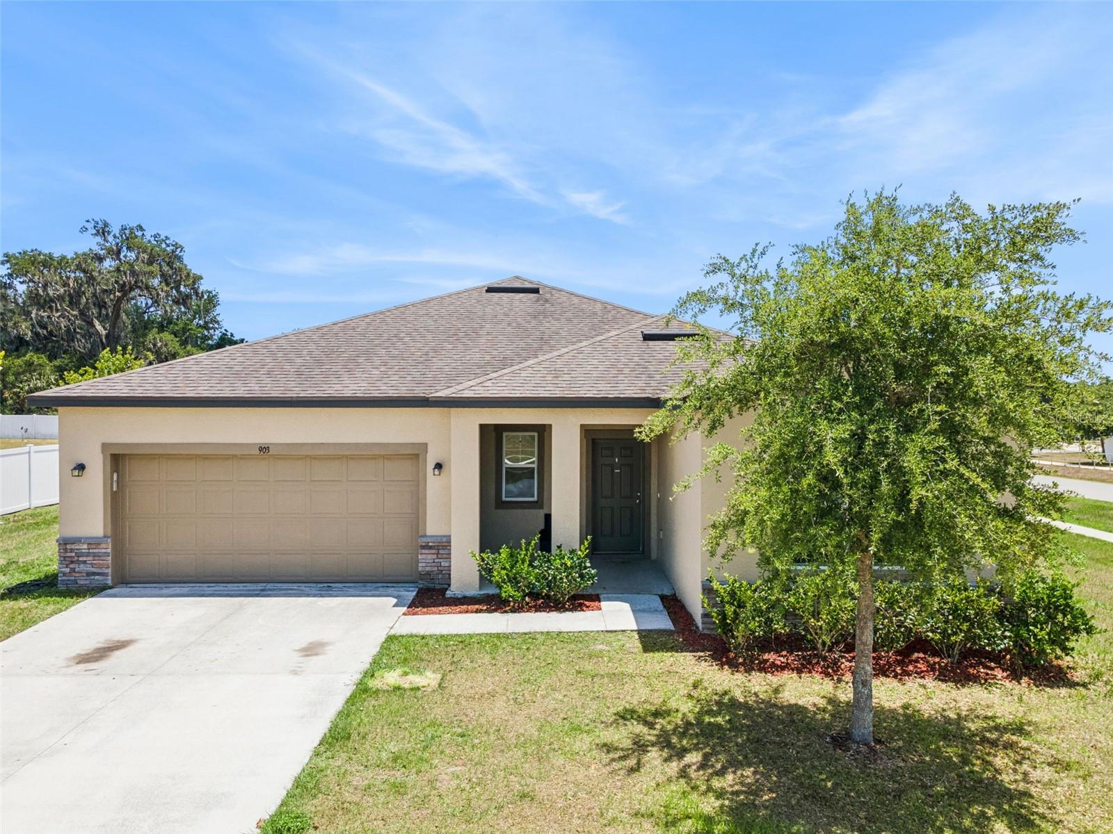 903 Shimmering Oaks Ln, FL