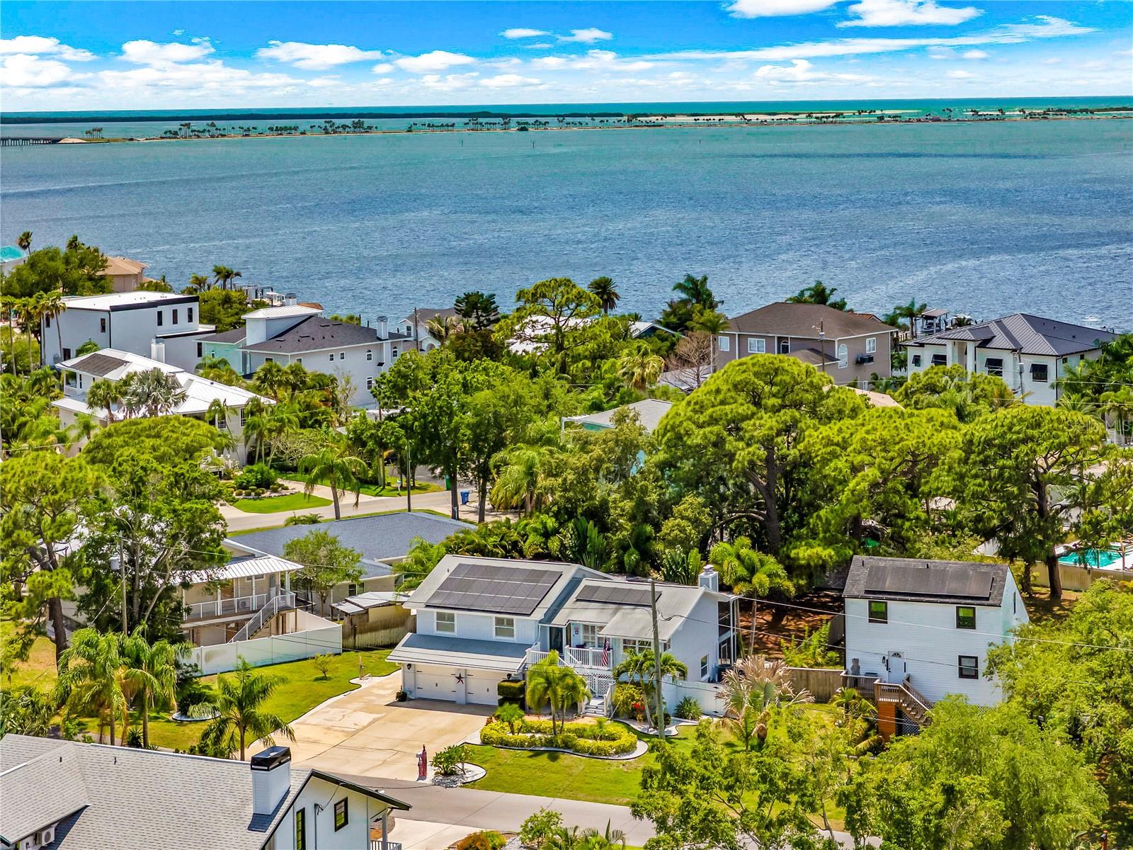 201 Lagoon Dr, FL