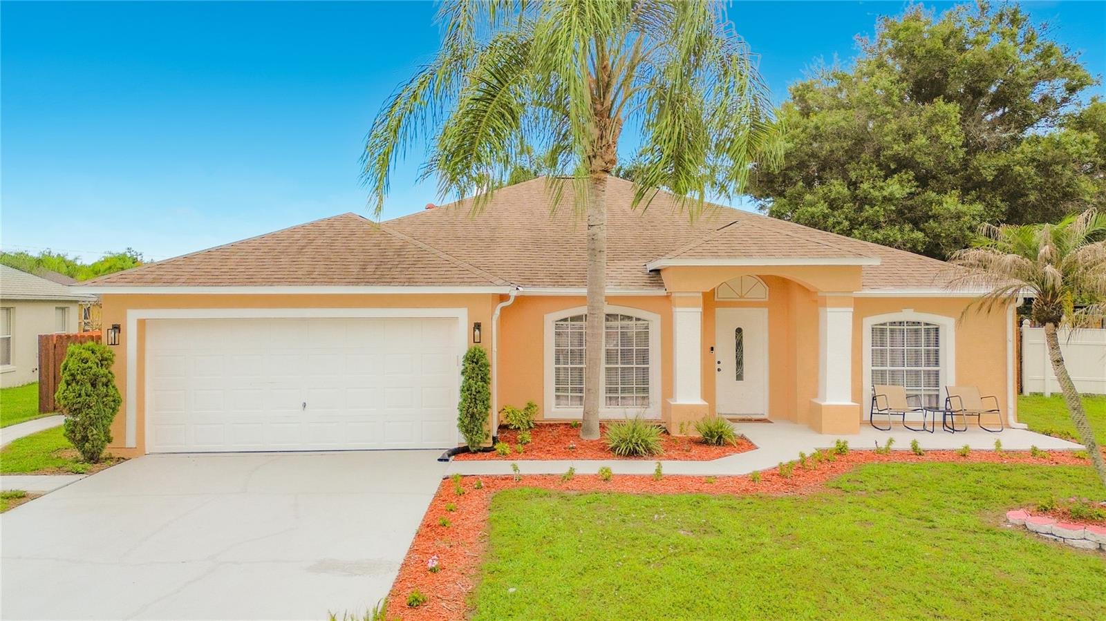 915 Bonneville Ln, FL
