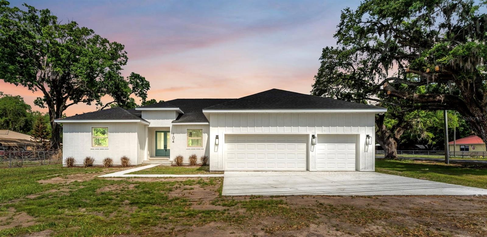 104 Thrasher Rd, FL