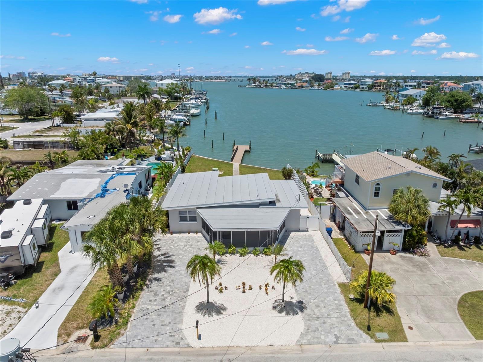 708 Sunset Cv, FL