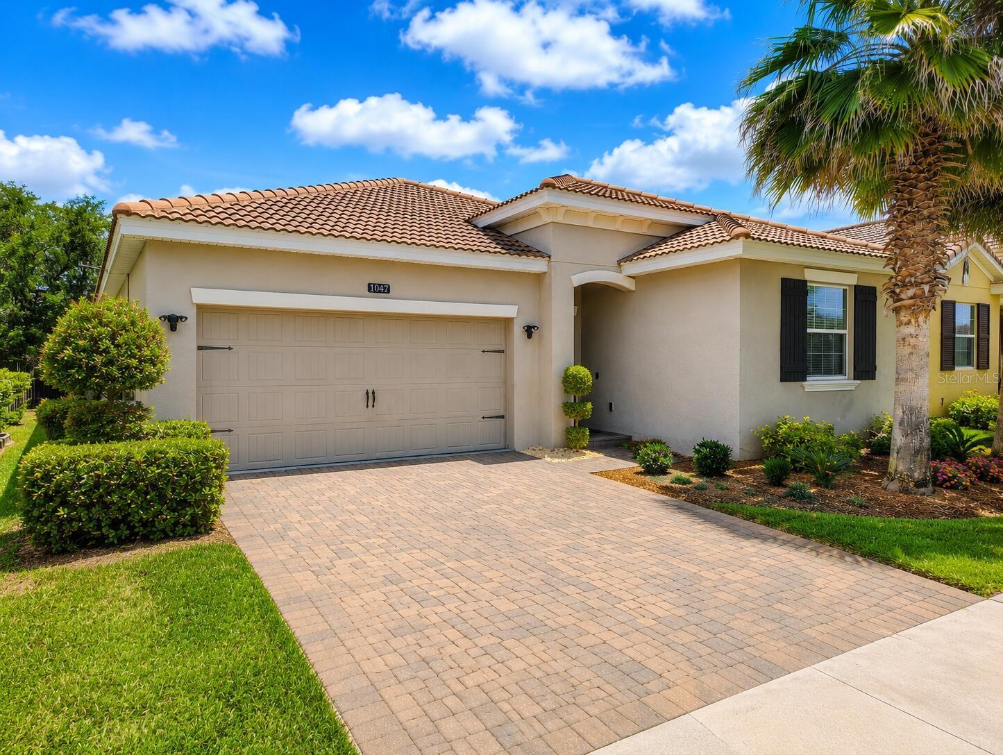 1047 Oak Bluff Dr, FL