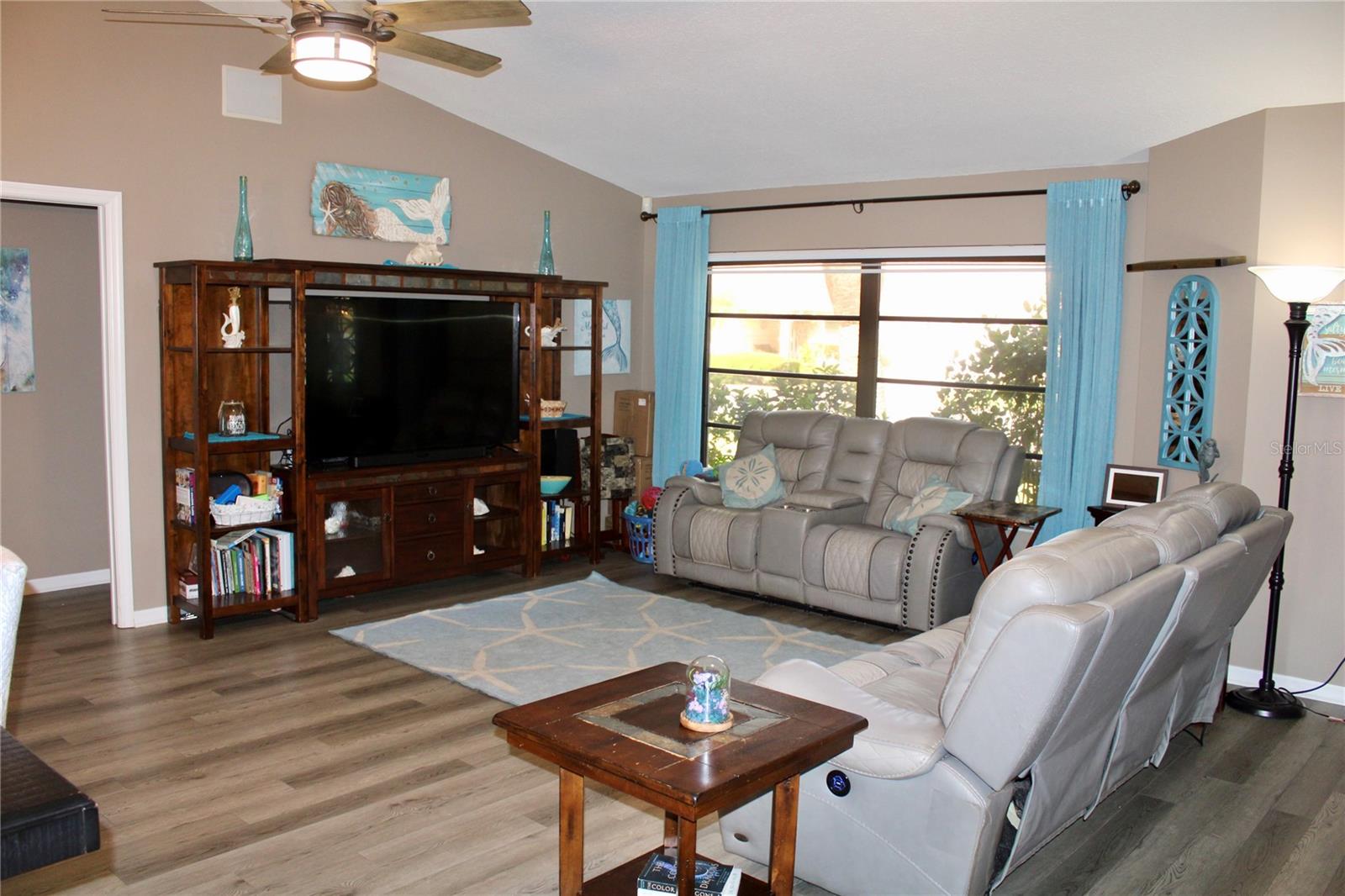 512 Boxwood Lane, FL