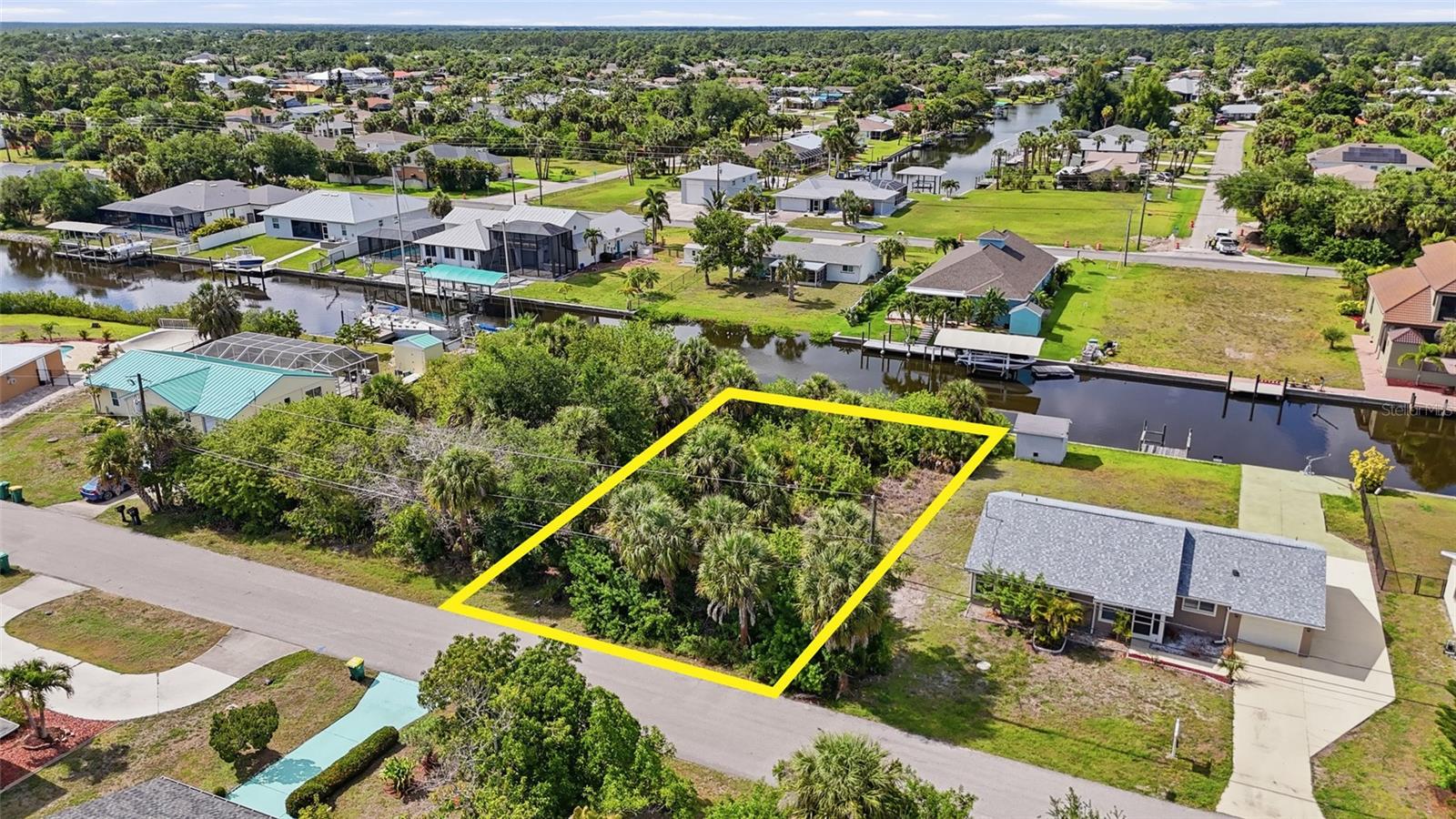 18318 Van Nuys Cir, FL