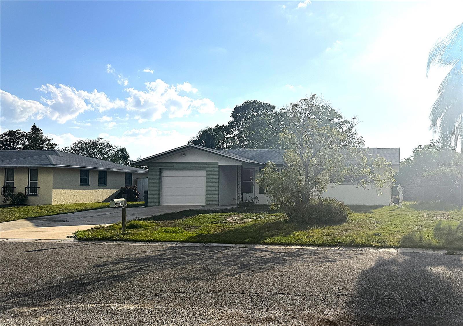 10401 Oleander Dr, FL