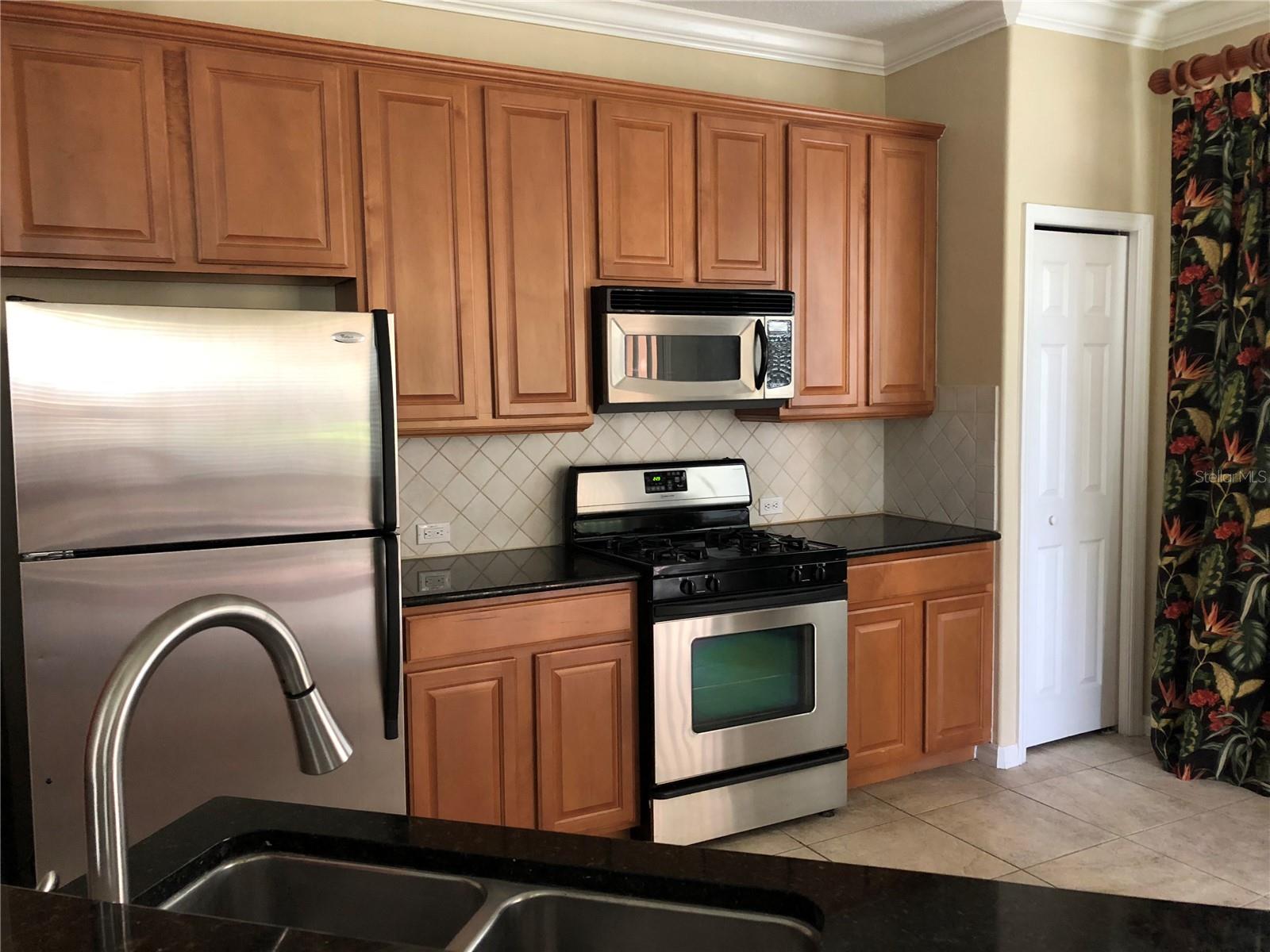 834 Assembly Ct, FL