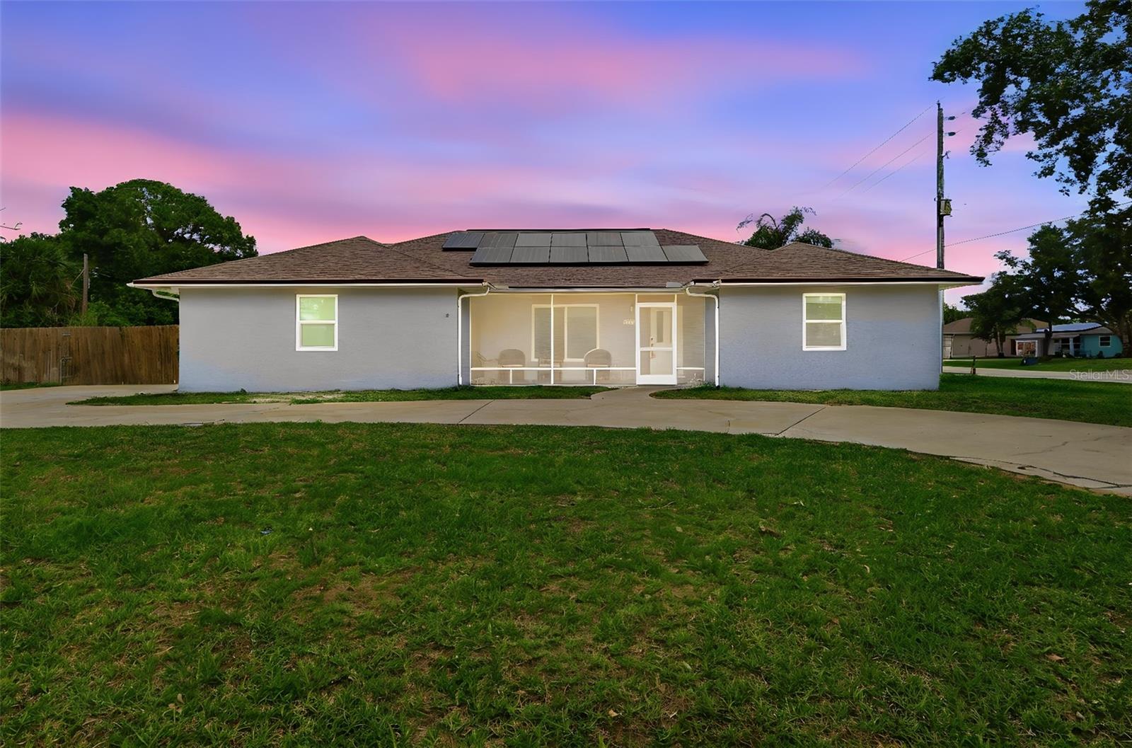 602 Lake Dr, FL