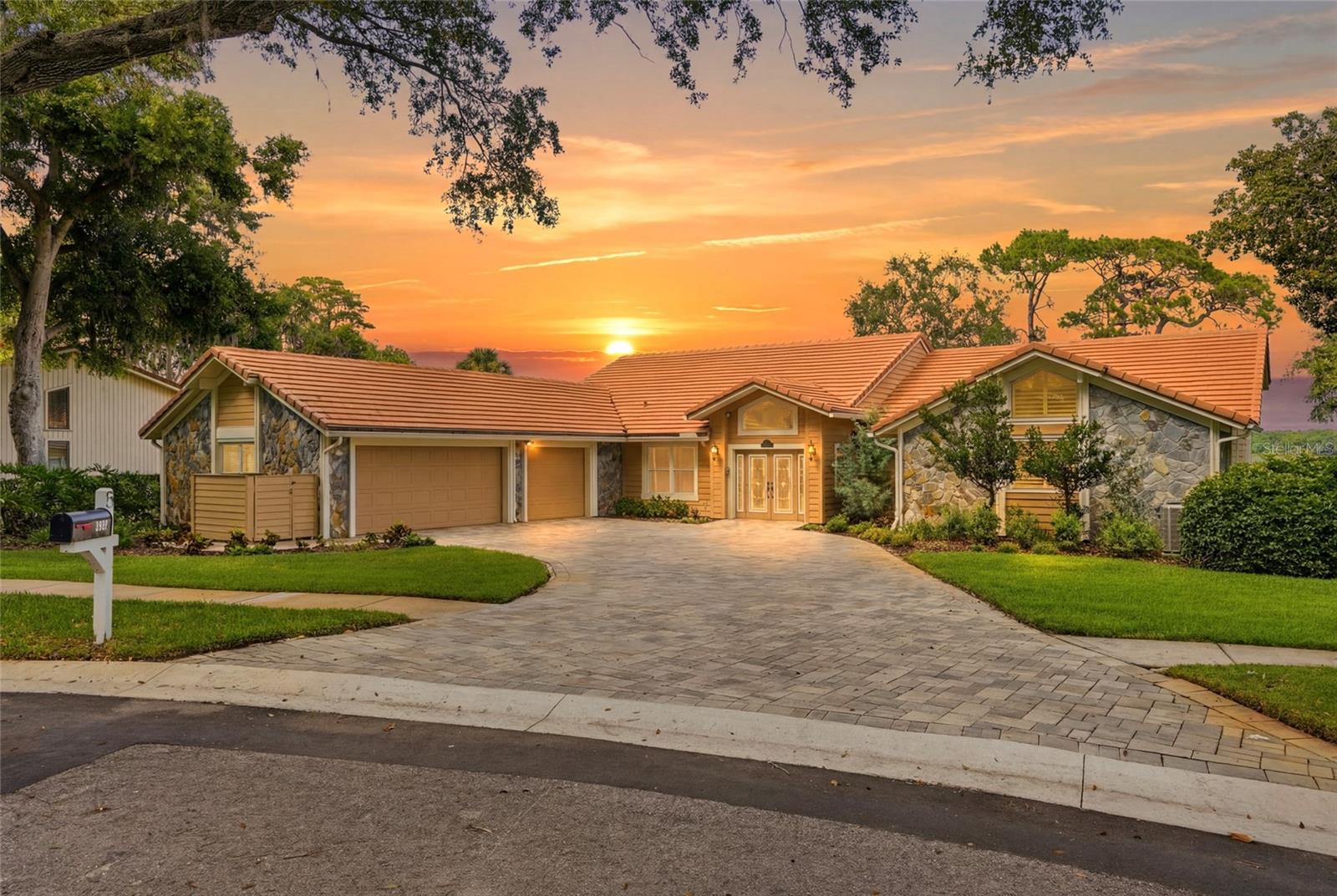 3493 Shoreline Circle, FL