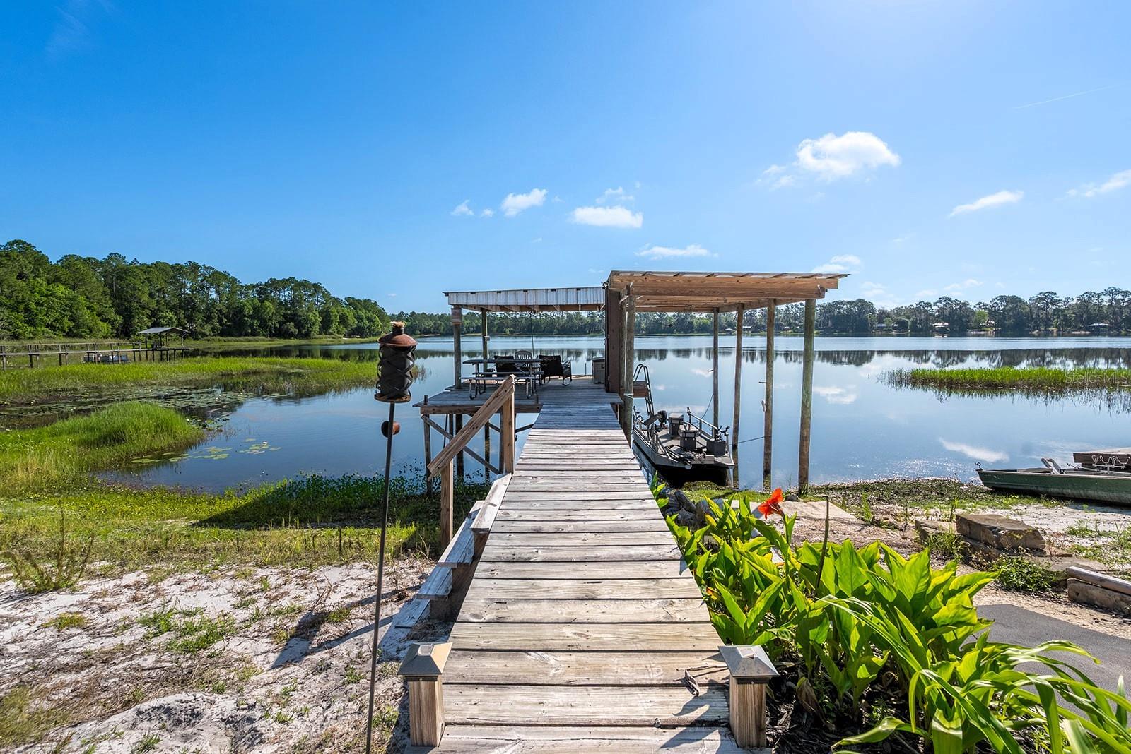 588 County Road 21, FL