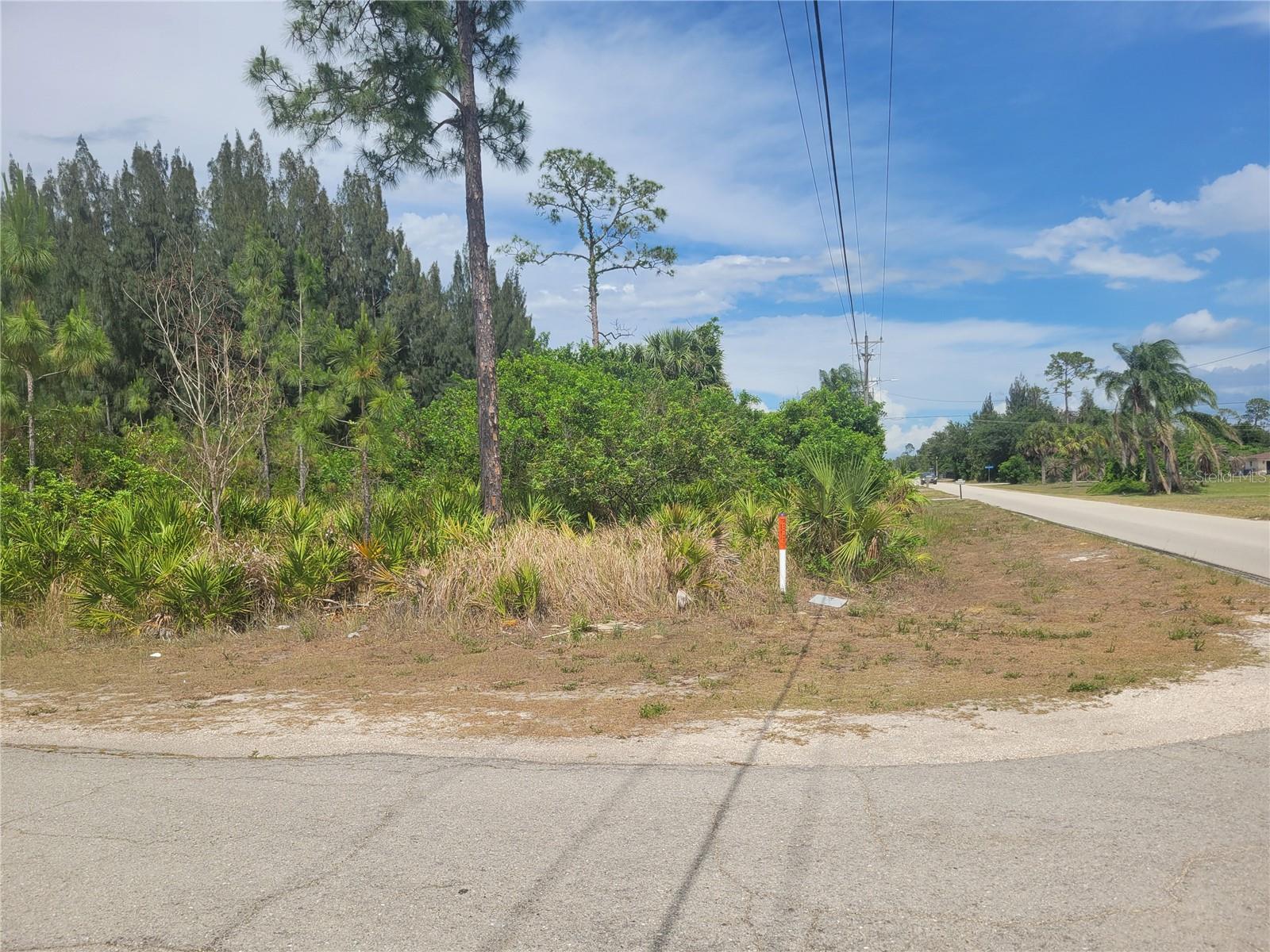 2601 E 10th St, FL