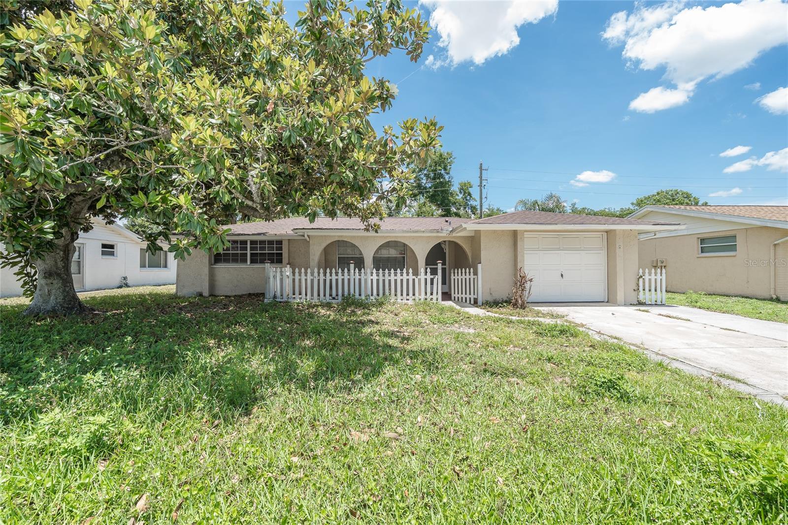 7911 Foxwood Dr, FL