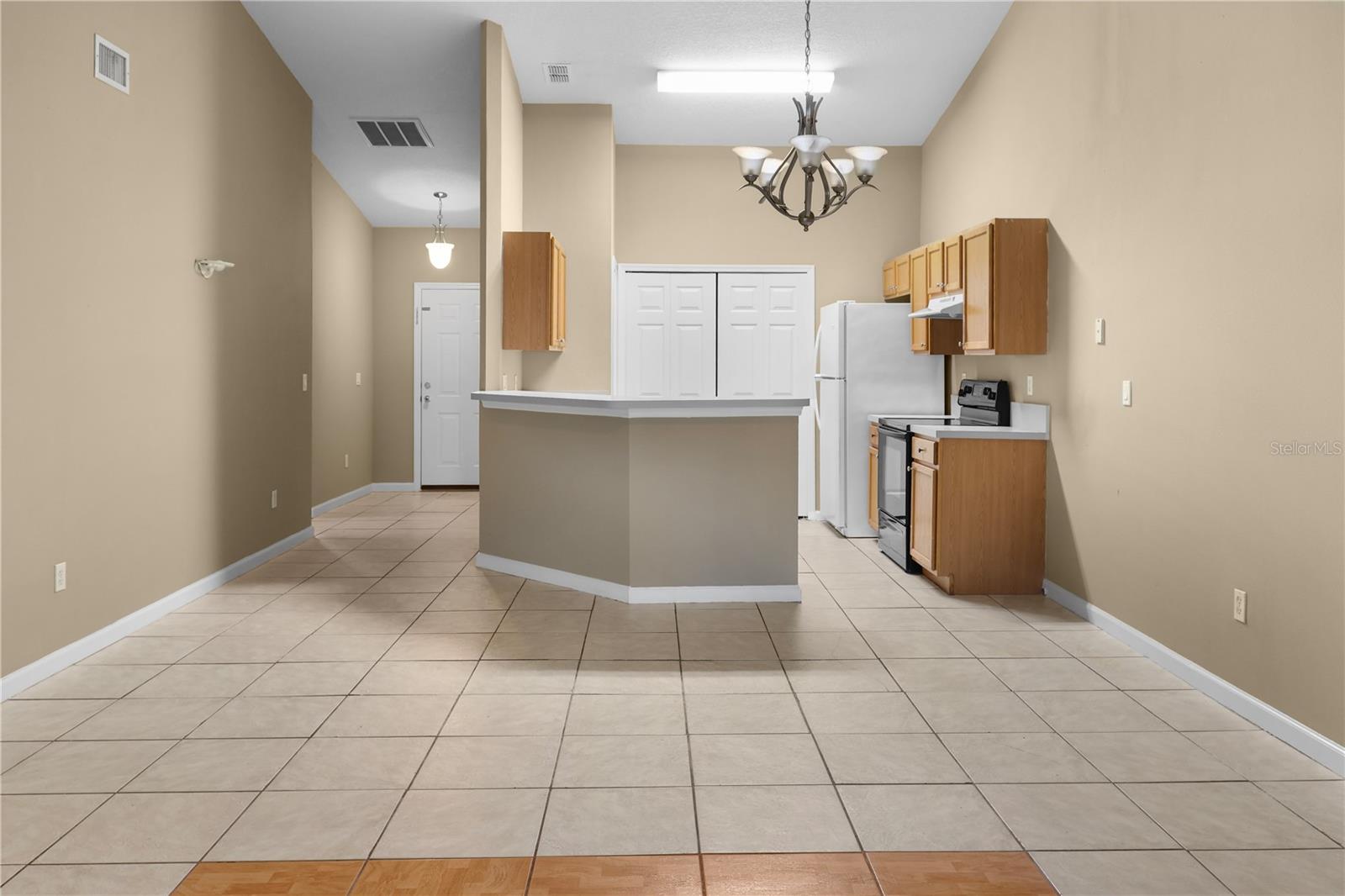 14 Empire Lane, FL