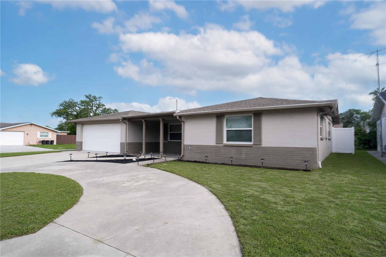 7715 Foxbloom Drive, FL