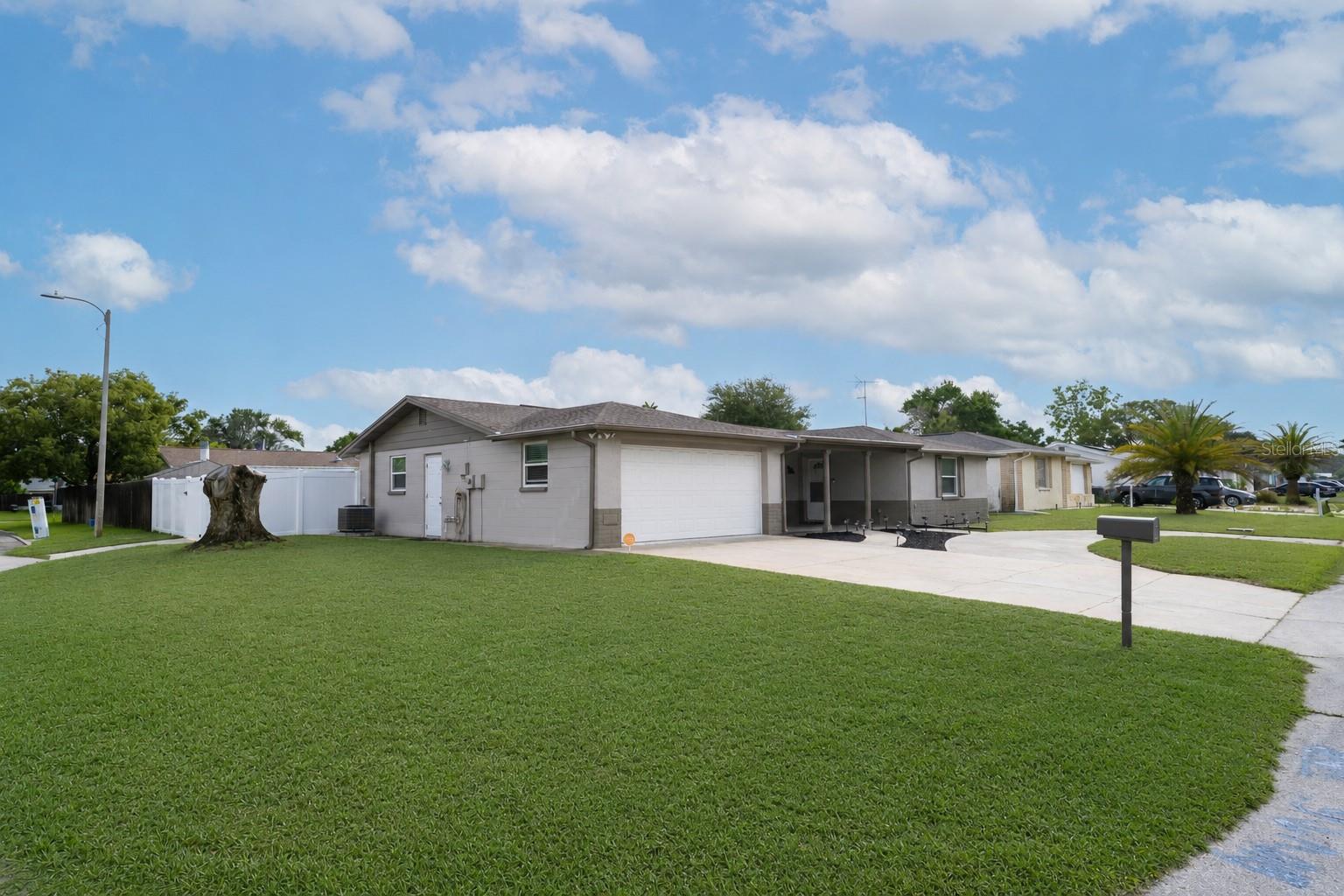 7715 Foxbloom Drive, FL