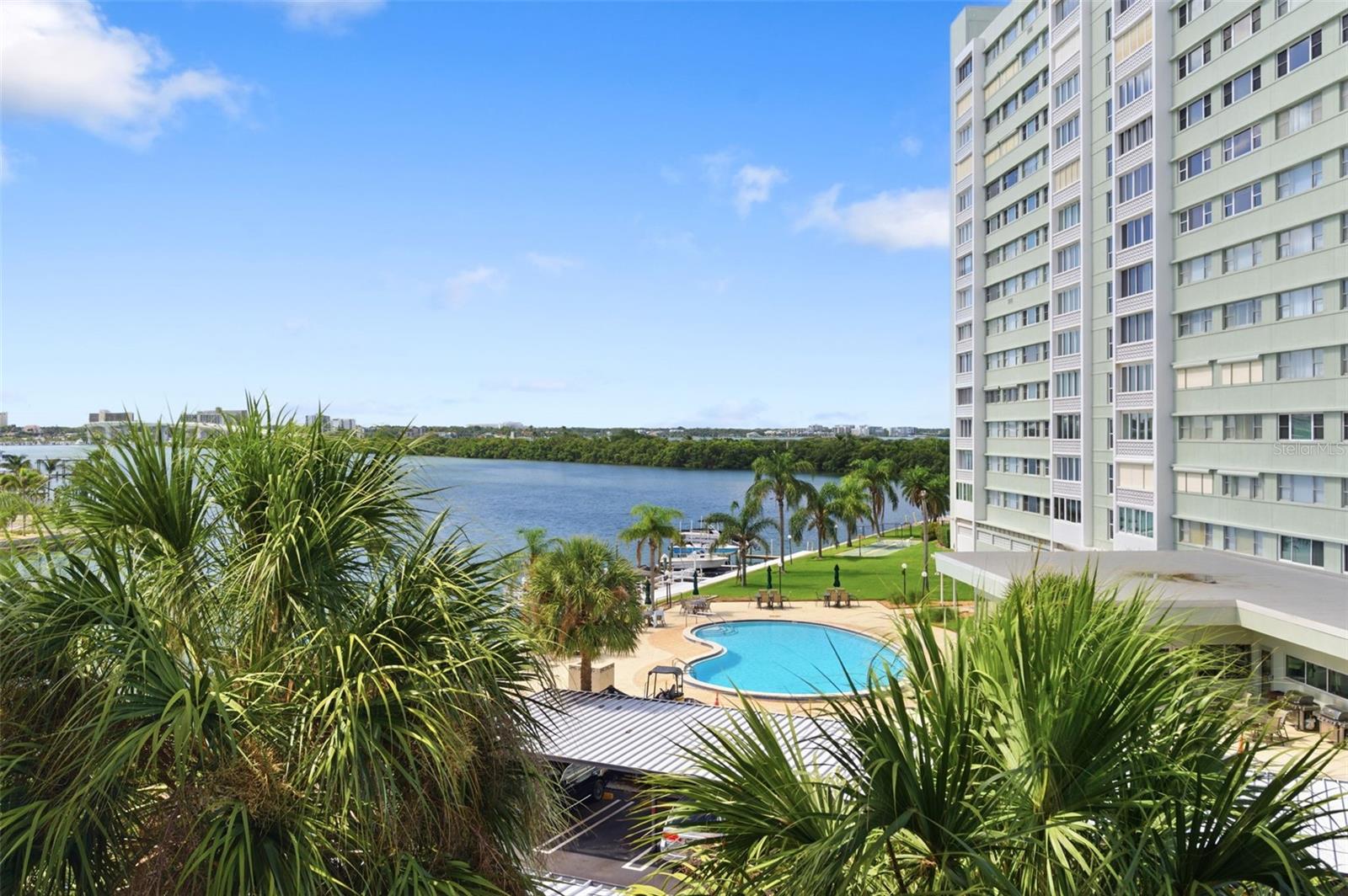 51 Island Way #411, FL